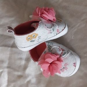 Carter's 0-3m bsby shoes